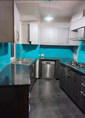 Kitchen in 2.5 BHK Builder Floor at Smart World Orchard, Sector 61 – for Rent