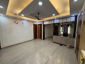 Kitchen in 2.5 BHK Builder Floor at Smart World Orchard, Sector 61 – for Rent