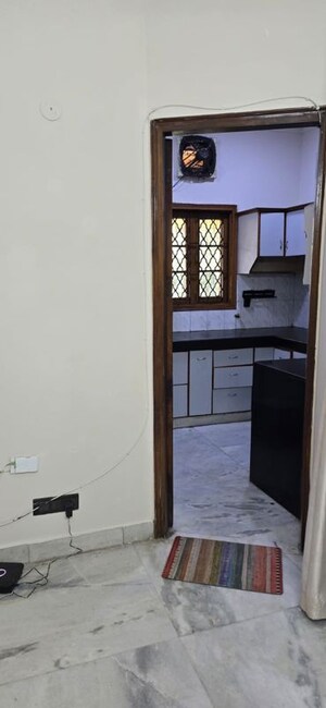 Room in 1.5 BHK Builder Floor at Sarvapriya Vihar – for Rent