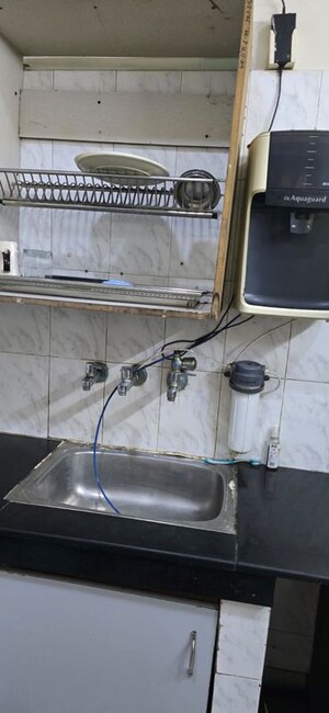 Furnished Amenities in 1.5 BHK Builder Floor at Sarvapriya Vihar – for Rent