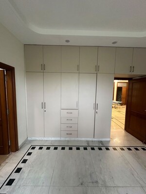 Building Lobby in 3 BHK Builder Floor at Sector 57 – for Rent