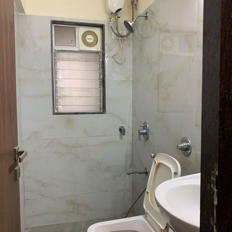 Bathroom, royal-eksar-apartment 1.5 Bedroom 535 Sq.Ft. Apartment In Roshan Nagar Mumbai 10555874