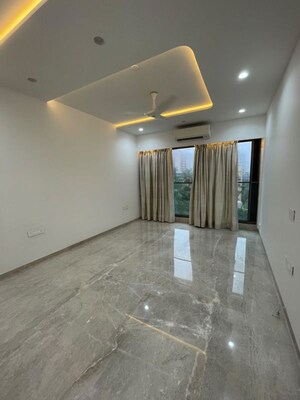 Room in 5 BHK Apartment at Oberoi Three Sixty West, Worli – for Sale