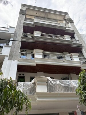 3 BHK Builder Floor For Rent in Saket