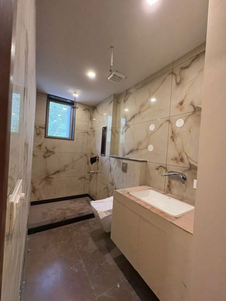 Bathroom, saket 3 Bedroom 1600 Sq.Ft. Builder Floor In Saket Delhi 10556416