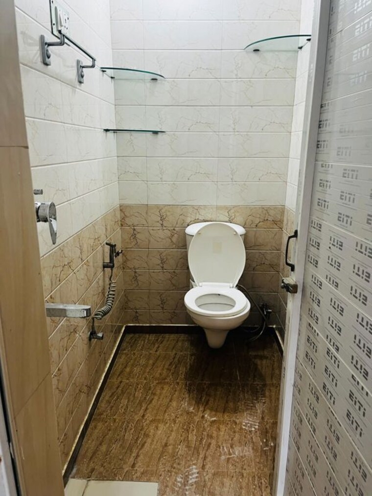 Bathroom, aims-golf-city 3 Bedroom 1350 Sq.Ft. Apartment In Sector 75 Noida 10556426