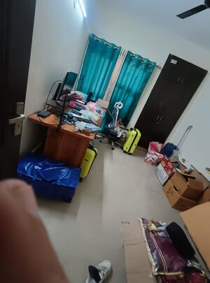 Furnished Amenities in 3 BHK Apartment at Aims Golf City, Sector 75 – for Rent