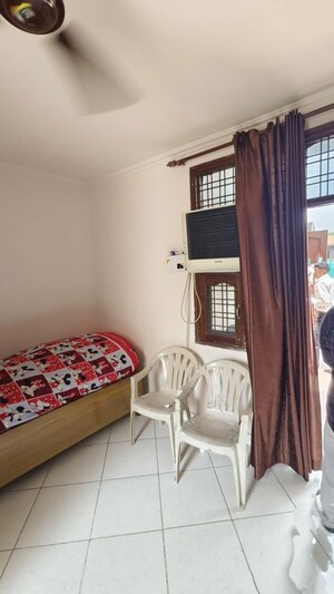Bedroom in 1 RK Builder Floor at Palam Vihar Residents Association, Palam Vihar – for Rent