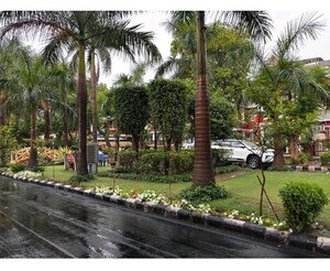 5 BHK Villa – Garden View at Eldeco Mansionz, Sector 48 - for Sale