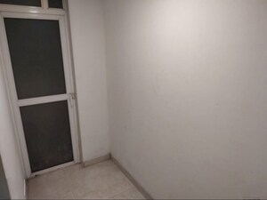 Room in 3 BHK Apartment at Lodha Amara, Kolshet Road – for Rent