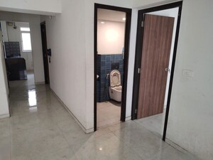 Room in 3 BHK Apartment at Lodha Amara, Kolshet Road – for Rent