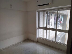 Room in 3 BHK Apartment at Lodha Amara, Kolshet Road – for Rent