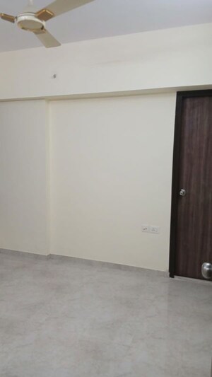 Room in 2 BHK Apartment at Lodha Amara, Kolshet Road – for Rent