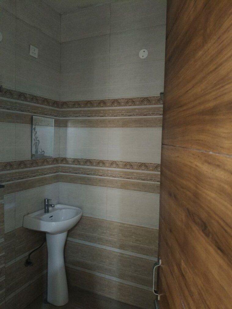 Bathroom, dhakoli 3 Bedroom 1450 Sq.Ft. Builder Floor In Dhakoli Zirakpur 10556536
