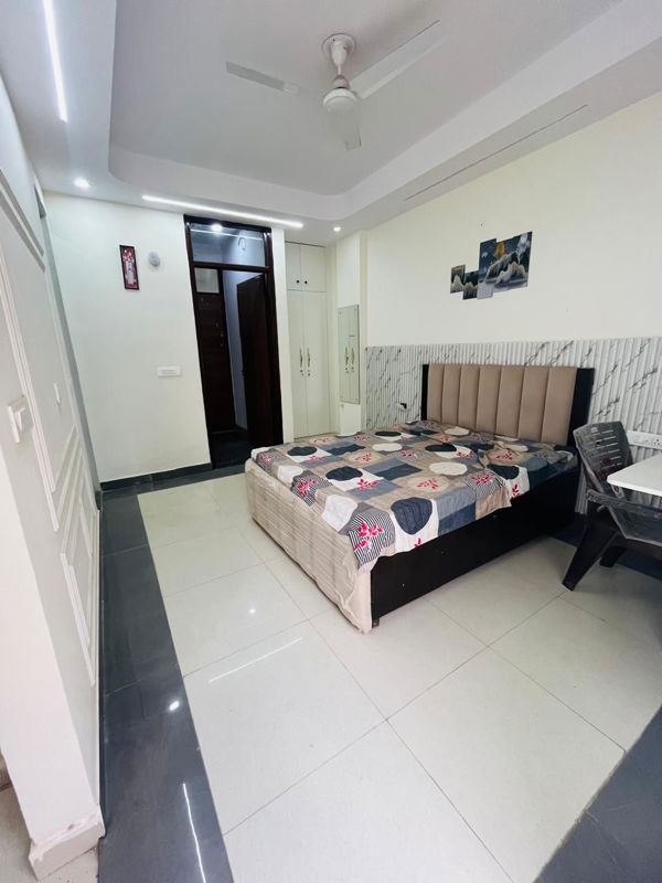 1 Rk  470 Sq.Ft. Builder Floor in Vipul Square