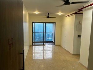Room in 2 BHK Apartment at Kalpataru Paramount, Kapur Bawdi – for Rent