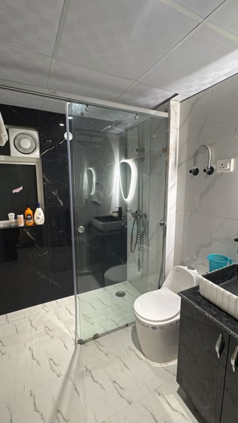 Bathroom, ajnara-le-garden 4 Bedroom 1900 Sq.Ft. Apartment In Sector 16b Greater Noida Greater Noida 10556591
