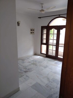Room in 3 BHK Builder Floor at Greater Kailash – for Rent