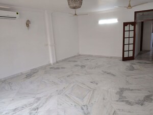 Room in 3 BHK Builder Floor at Greater Kailash – for Rent
