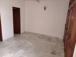 Room in 3 BHK Builder Floor at Greater Kailash – for Rent