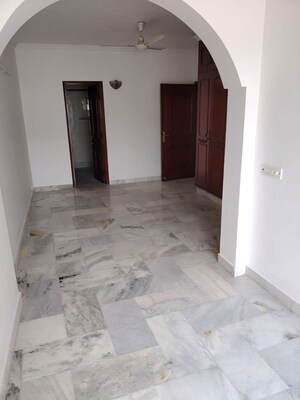 Room in 3 BHK Builder Floor at Greater Kailash – for Rent