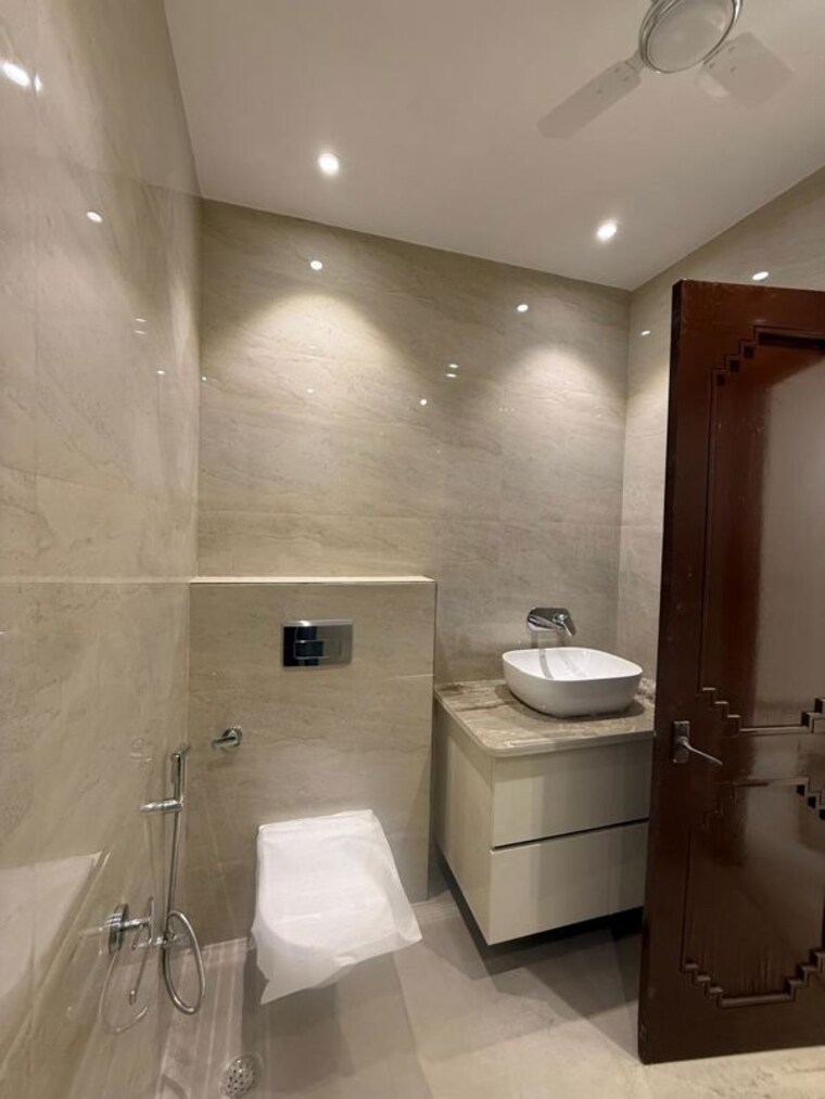 Bathroom, kalkaji 2 Bedroom 1450 Sq.Ft. Builder Floor In Kalkaji Delhi 10556621