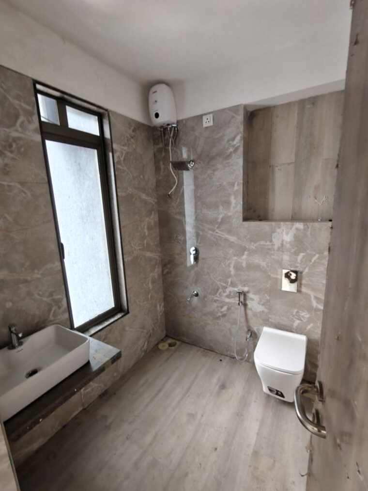 Bathroom, malad west Pg For Boys In Malad West 10556624