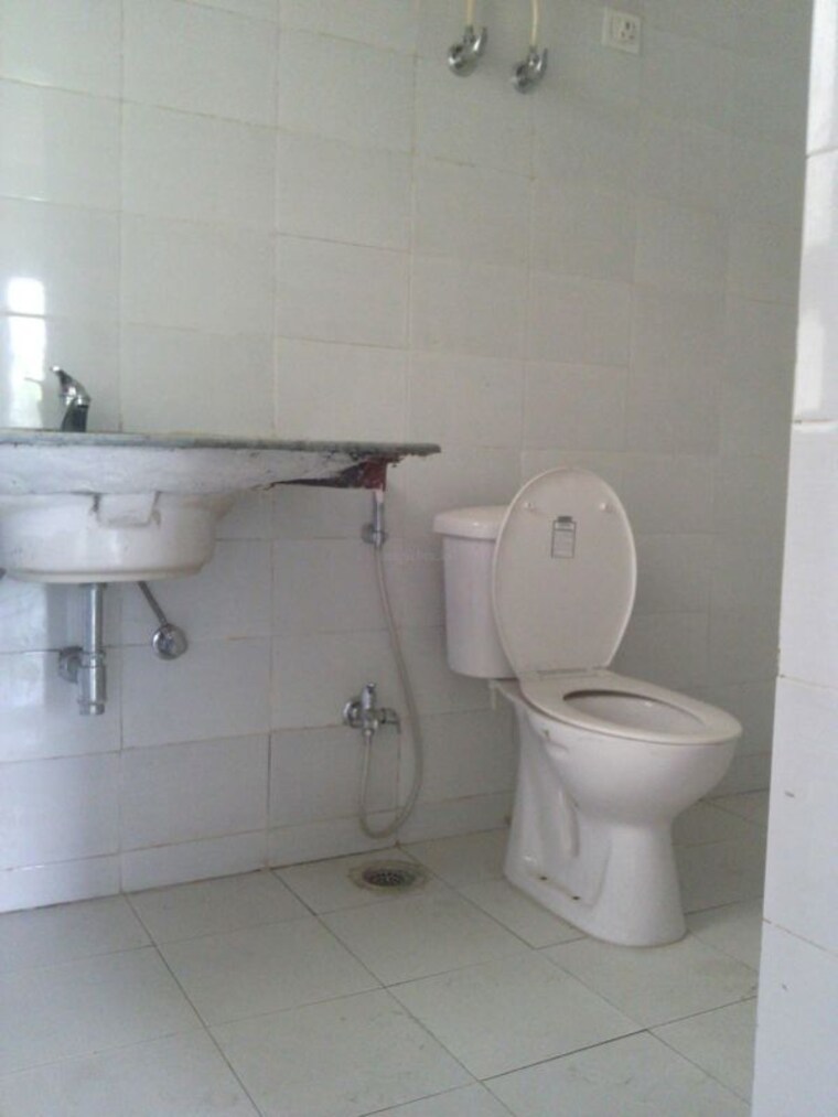 Bathroom, bptp-park-floors-i 2 Bedroom 1045 Sq.Ft. Apartment In Sector 77 Faridabad 10556605
