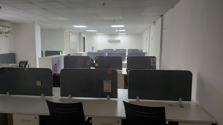Team Area, dev-corpora Commercial Office Space 2500 Sq.Ft. In Ganeshwadi Thane 10556644
