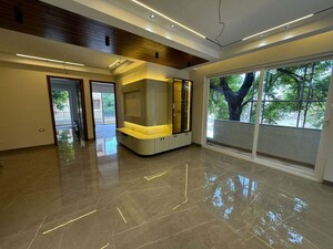 Parking in 3 BHK Builder Floor at Sector 21 – for Rent