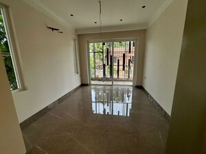 Room in 3 BHK Builder Floor at Sector 21 – for Rent