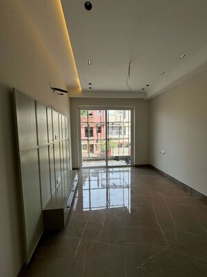 Room in 3 BHK Builder Floor at Sector 21 – for Rent