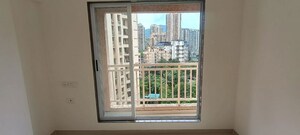 Room in 3 BHK Apartment at Sheth Zuri, Laxmi Nagar – for Rent