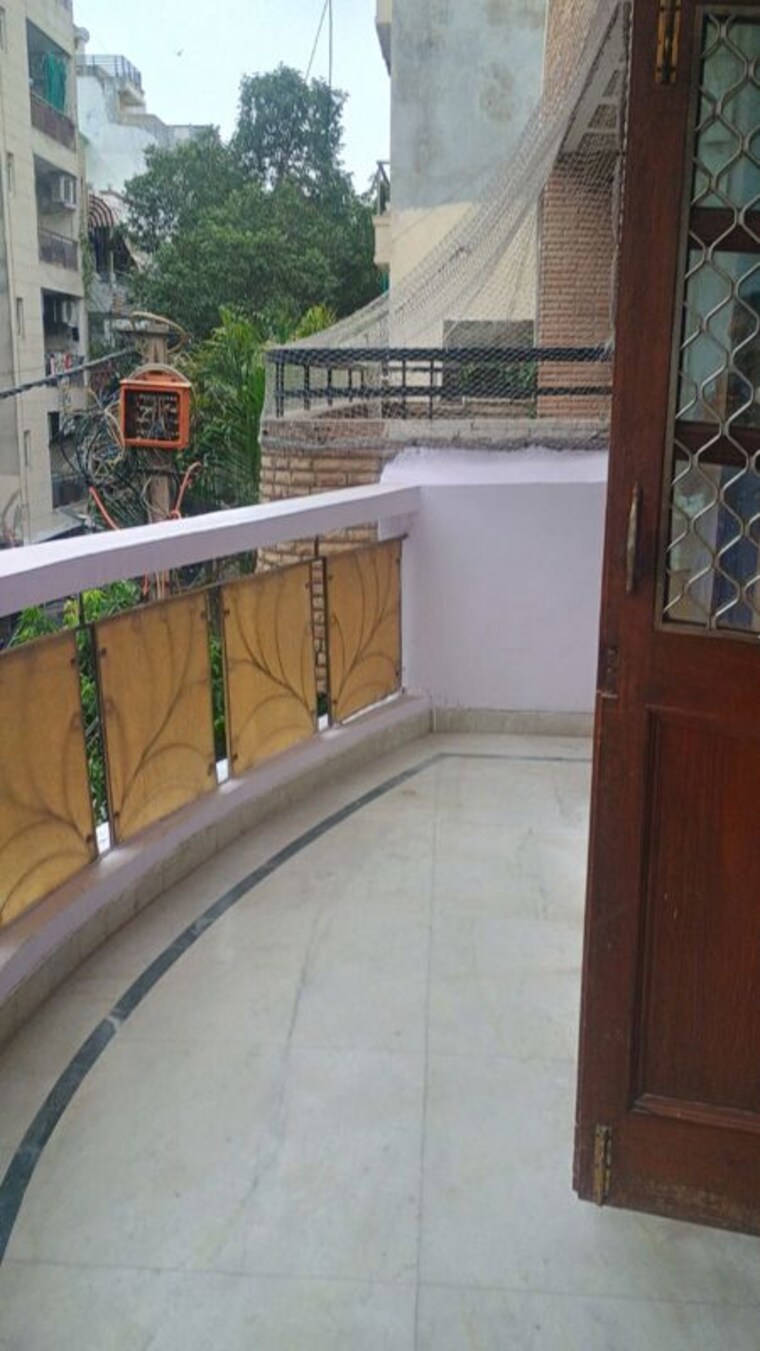 Balcony, east of kailash 2 Bedroom 1300 Sq.Ft. Builder Floor In East Of Kailash Delhi 10556687
