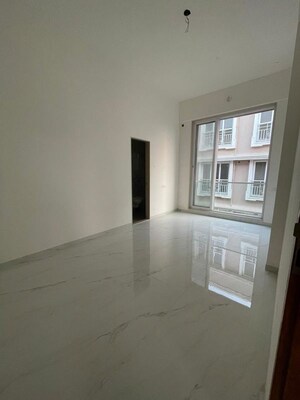 Room in 3 BHK Apartment at Santacruz West – for Sale