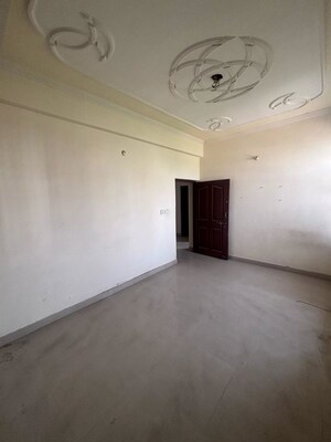 Room in  Office Space at Purvanchal Capital Tower, Vibhuti Khand – for Rent