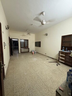 Living Room in 2 BHK Builder Floor at South Extension ii – for Rent