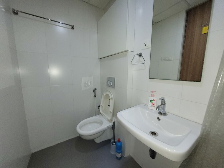 Bathroom, godrej-emerald 2 Bedroom 712 Sq.Ft. Apartment In Ghodbunder Road Thane 10556681