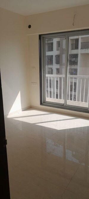 Room in 2 BHK Apartment at Squarefeet Pradeep CHS, Panch Pakhadi – for Rent