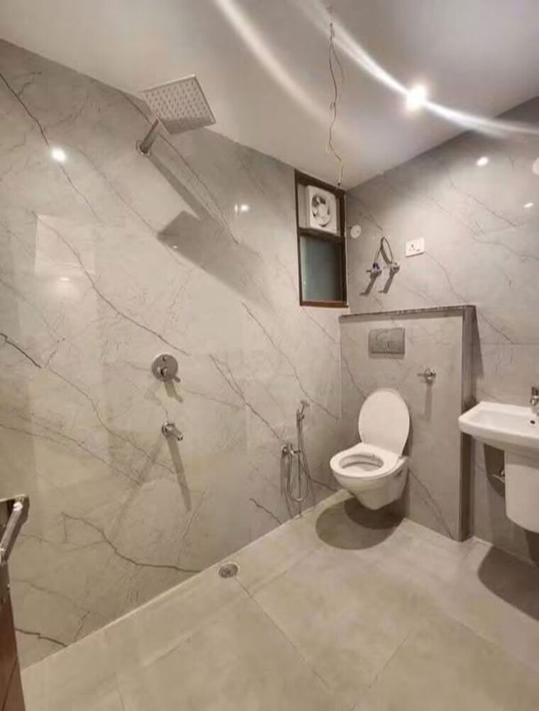 Bathroom, chattarpur 3 Bedroom 1400 Sq.Ft. Builder Floor In Chattarpur Delhi 10556696
