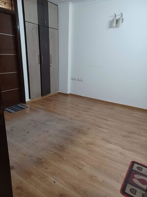 Room in 3 BHK Builder Floor at Chittaranjan Park – for Rent
