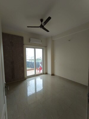 Room in 3 BHK Apartment at Shree Vardhman Victoria, Sector 70 – for Rent