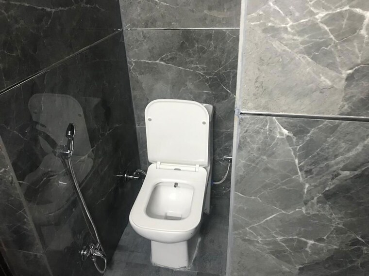 Bathroom, alaknanda 3 Bedroom 1700 Sq.Ft. Apartment In Alaknanda Delhi 10556762
