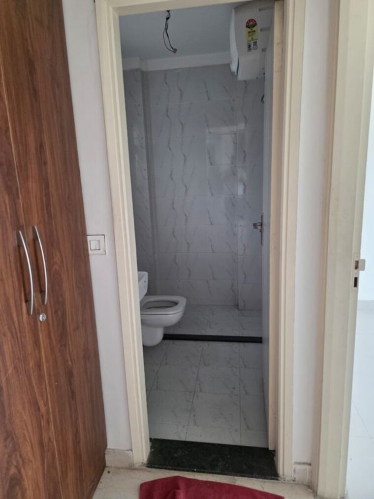 Bathroom, bptp-astaire-gardens 3 Bedroom 250 Sq.Yd. Builder Floor In Sector 70a Gurgaon 10556779