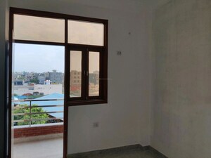 Room in 3 BHK Builder Floor at Dlf Ankur Vihar – for Sale