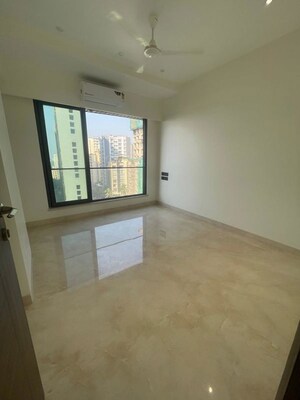 Room in 3 BHK Apartment at Bandra West – for Sale
