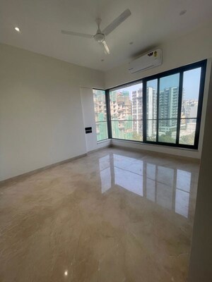 Room in 3 BHK Apartment at Bandra West – for Sale