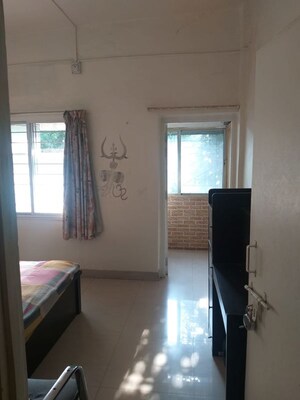 Room in 3 BHK Apartment at Ashish Garden, Kothrud – for Rent