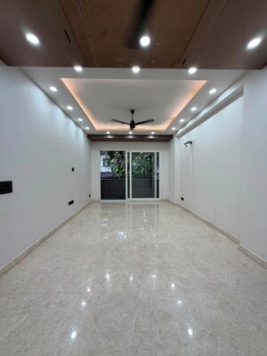 Room in 3 BHK Apartment at Paramount Emotions, Sector 1 Greater Noida – for Rent