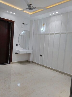 Room in 3 BHK Builder Floor at Sector 21 – for Rent